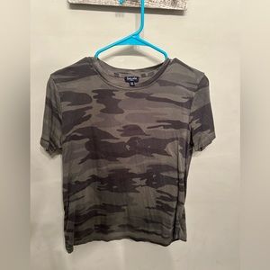 Green camo short sleeve women’s small